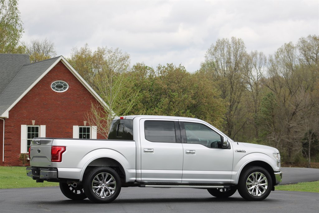 2015 Ford F150 Lariat photo