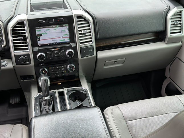 2015 Ford F150 Lariat photo
