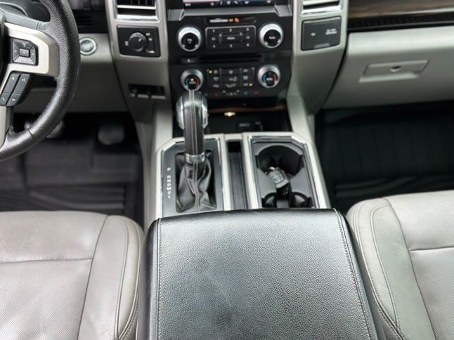2015 Ford F150 Lariat photo