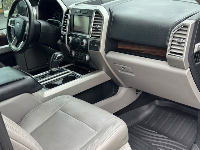 2015 Ford F150 Lariat photo
