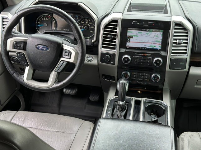 2015 Ford F150 Lariat photo