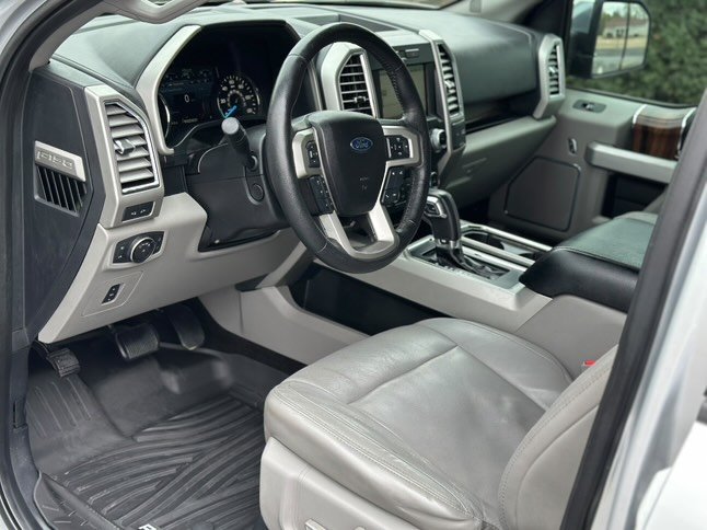 2015 Ford F150 Lariat photo