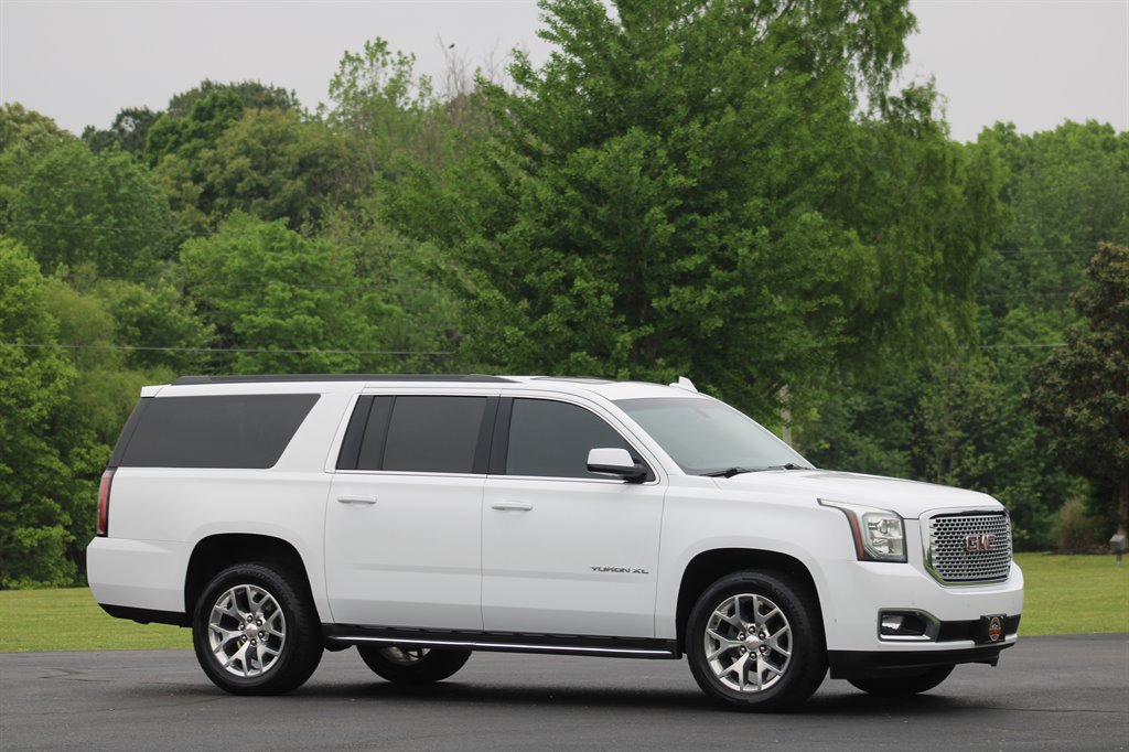 2016 GMC Yukon XL 1500 SLE photo