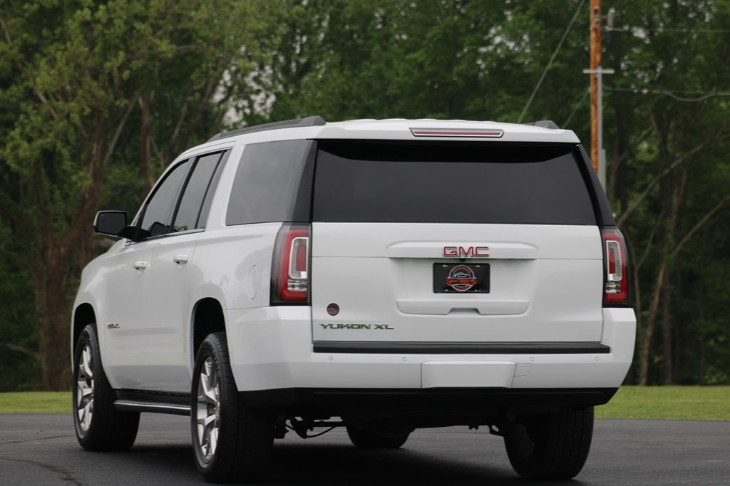 2016 GMC Yukon XL 1500 SLE photo