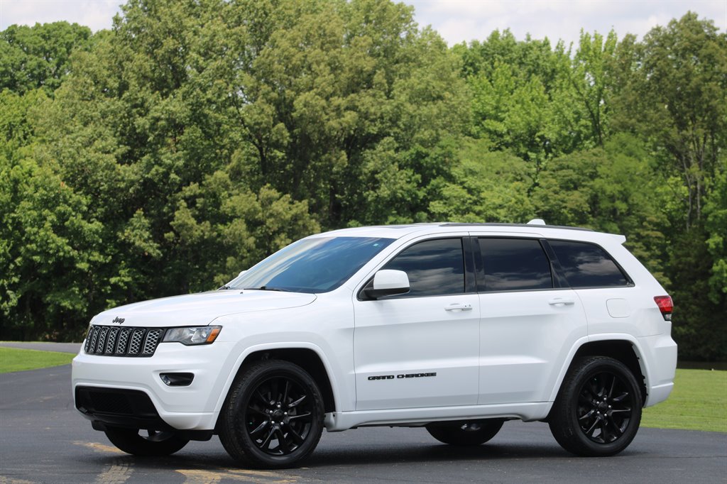 2017 Jeep Grand Cherokee Altitude  photo