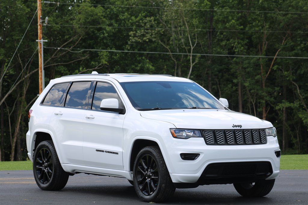 2017 Jeep Grand Cherokee Altitude  photo