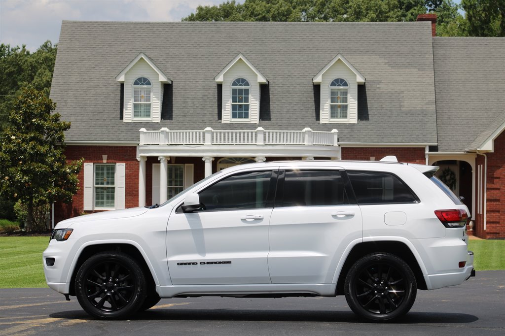 2017 Jeep Grand Cherokee Altitude  photo