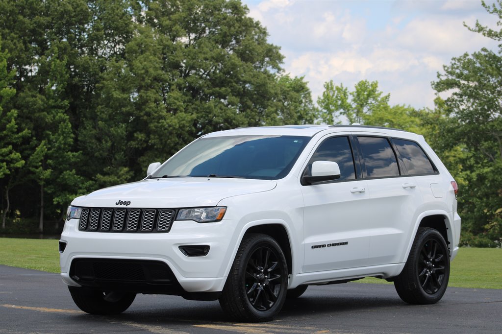 2017 Jeep Grand Cherokee Altitude  photo