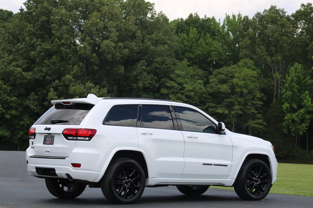 2017 Jeep Grand Cherokee Altitude  photo