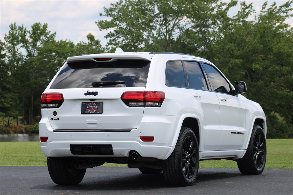 2017 Jeep Grand Cherokee Altitude  photo