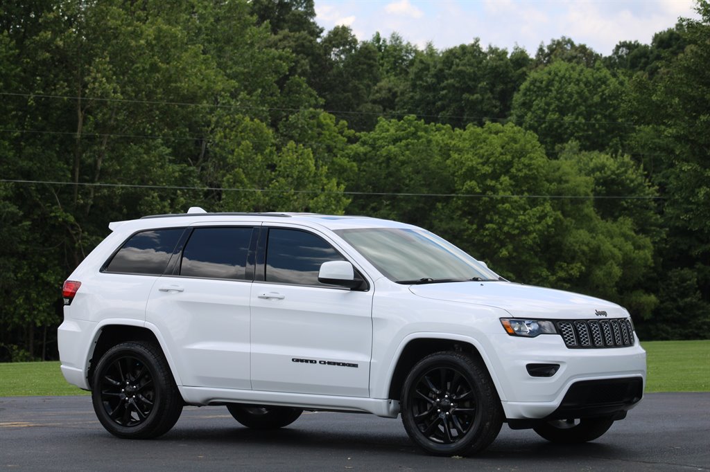 2017 Jeep Grand Cherokee Altitude  photo