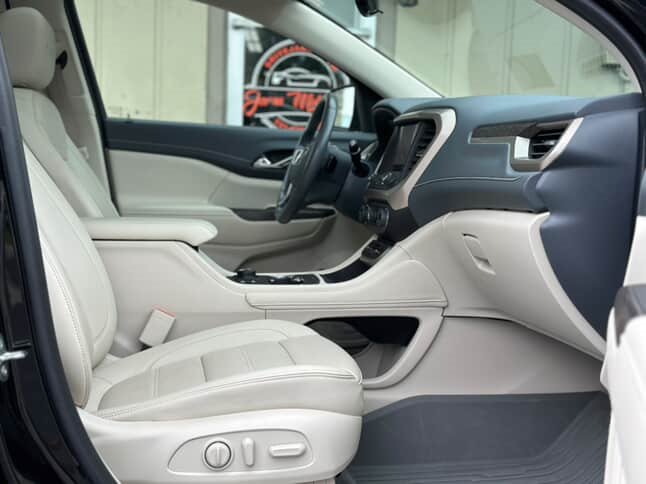 2022 GMC Acadia Denali photo