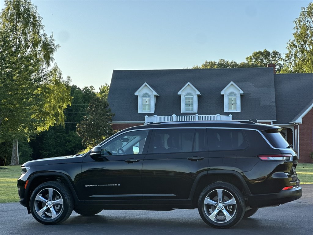 2021 Jeep Cherokee - $31,995