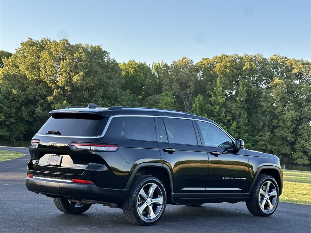 2021 Jeep Cherokee - $31,995
