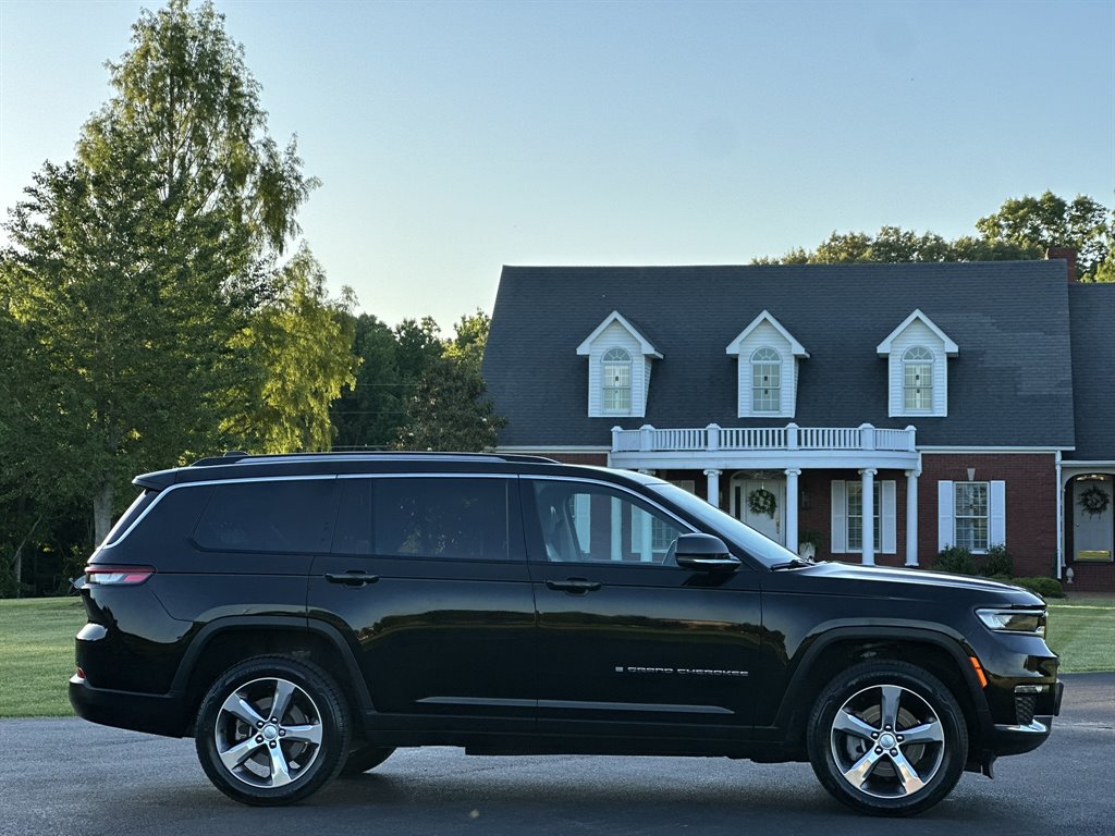 2021 Jeep Cherokee - $31,995