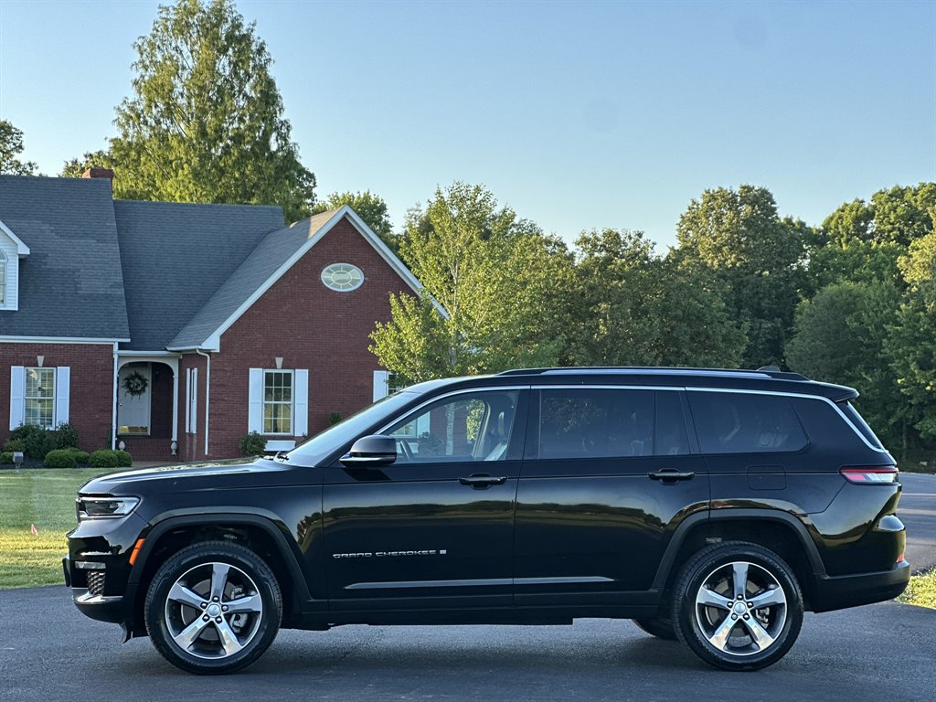 2021 Jeep Cherokee - $31,995