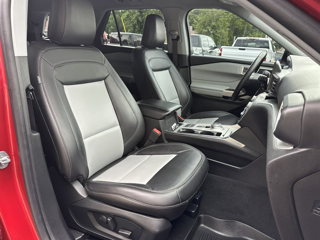 2022 Ford Explorer - $29,995