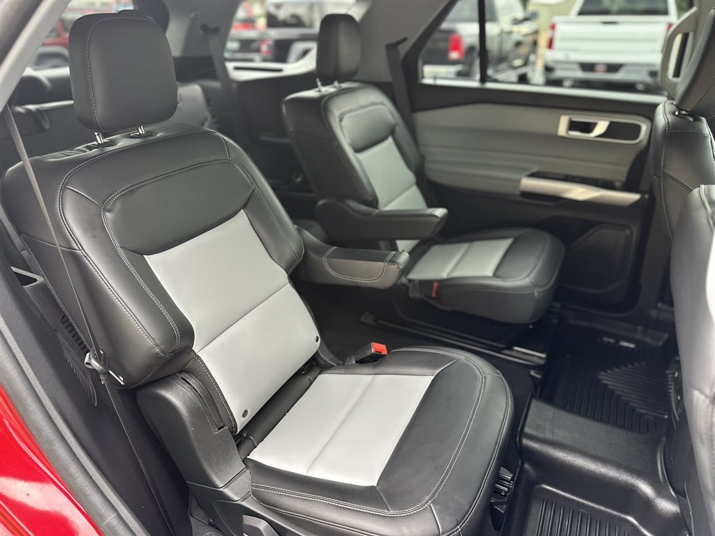 2022 Ford Explorer - $29,995
