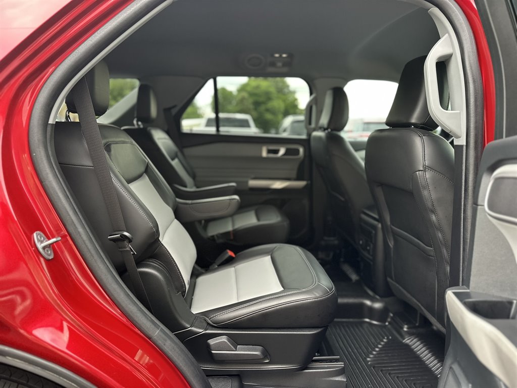 2022 Ford Explorer - $29,995