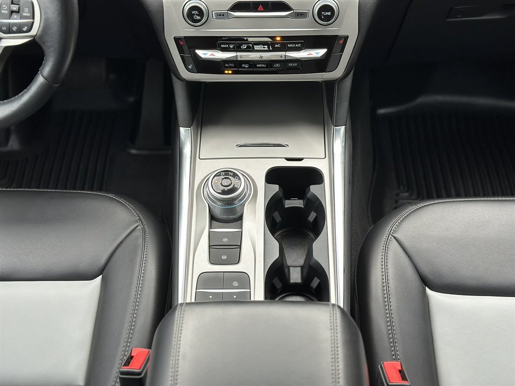 2022 Ford Explorer - $29,995