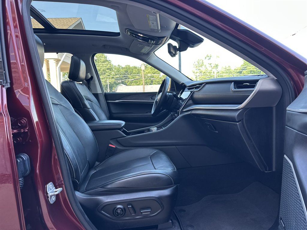 2021 Jeep Cherokee - $28,995