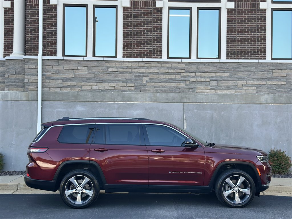2021 Jeep Cherokee - $28,995