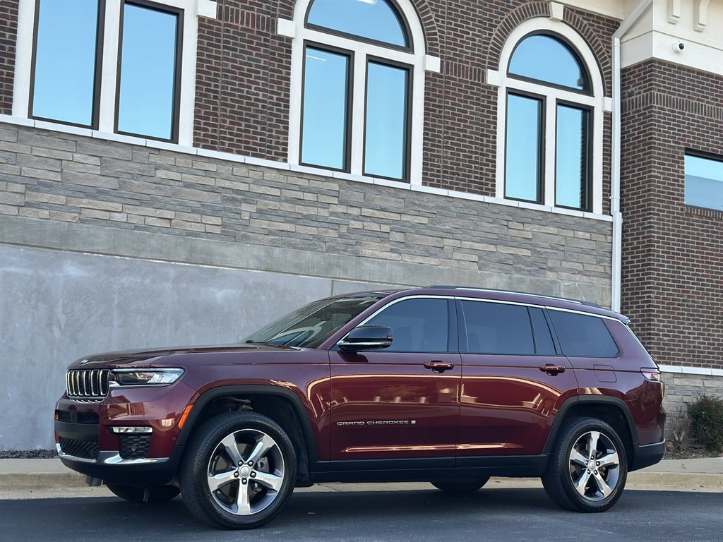 2021 Jeep Cherokee - $28,995