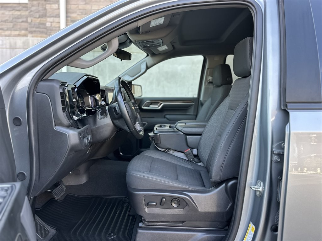 2024 Chevrolet Silverado 1500 - $37,995