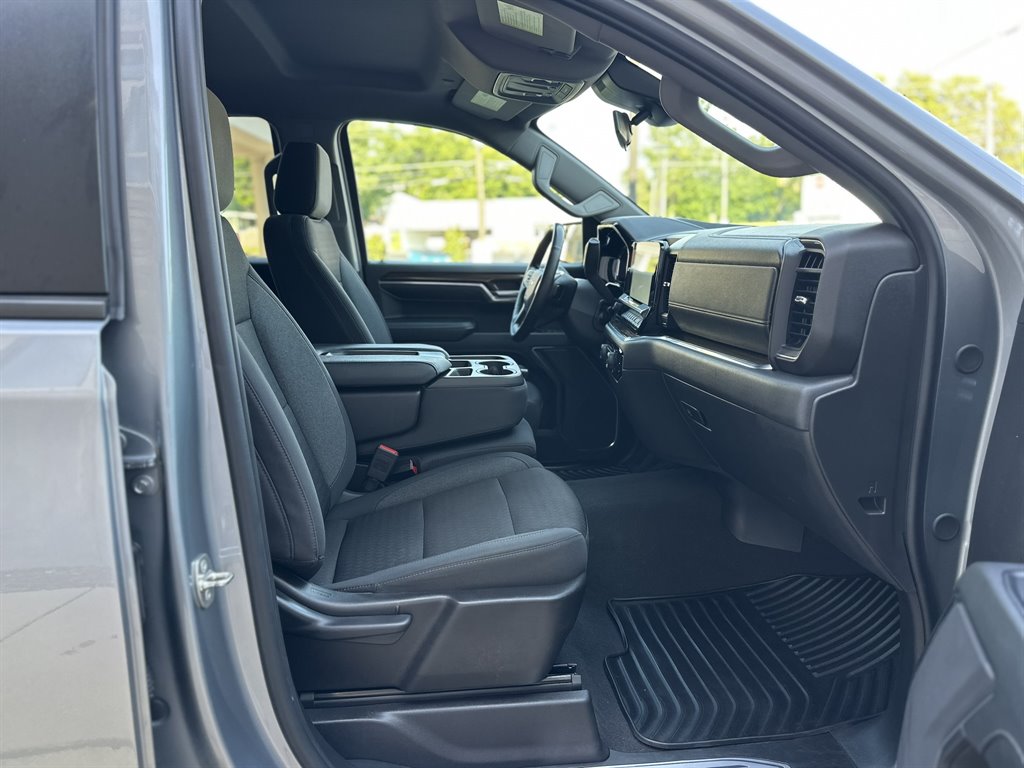 2024 Chevrolet Silverado 1500 - $37,995