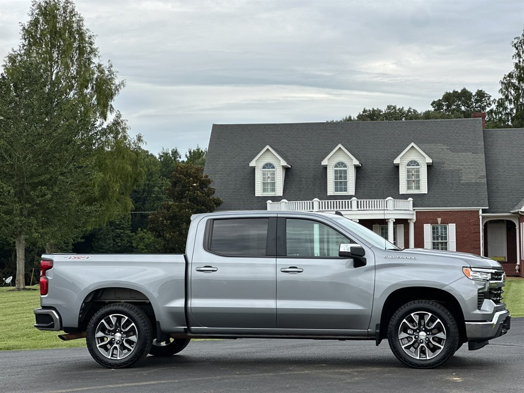 2024 Chevrolet Silverado 1500 - $37,995