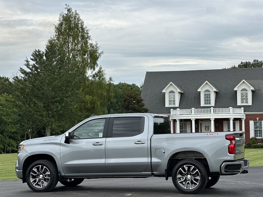 2024 Chevrolet Silverado 1500 - $37,995