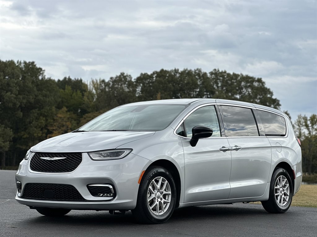 2024 Chrysler Pacifica - $22,995