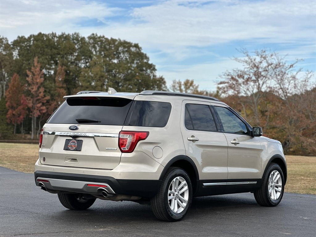2017 Ford Explorer - $13,995
