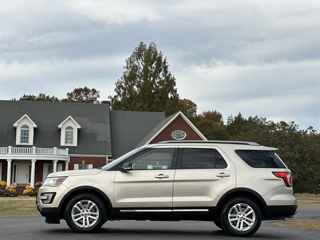2017 Ford Explorer - $13,995