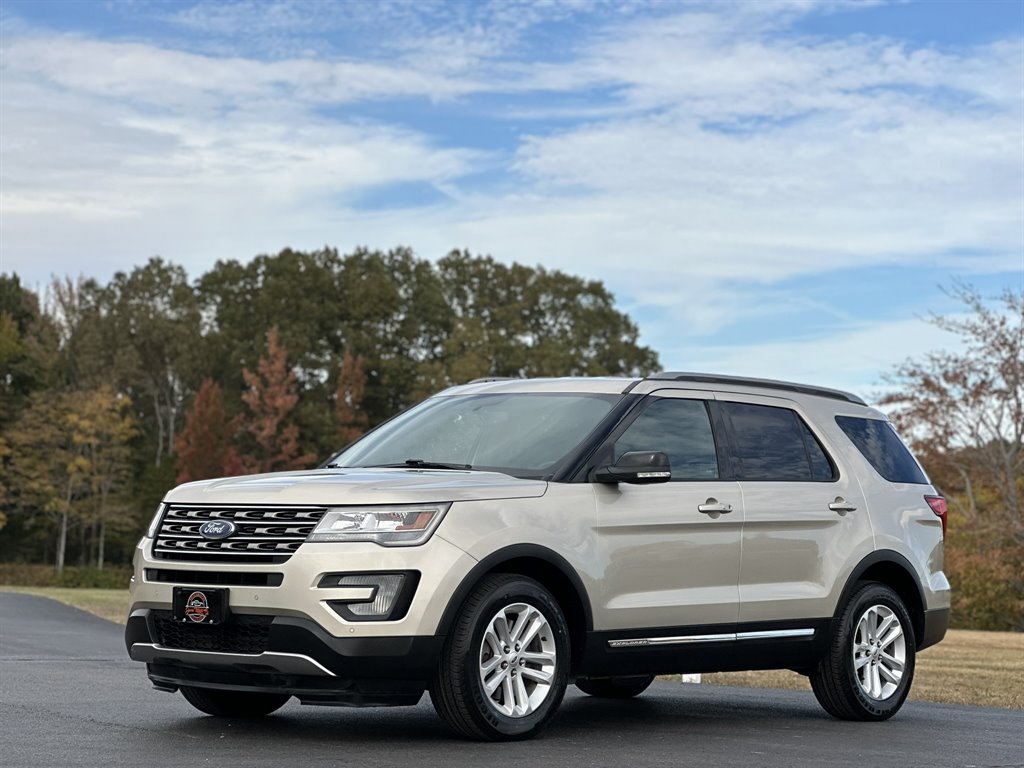 2017 Ford Explorer - $13,995