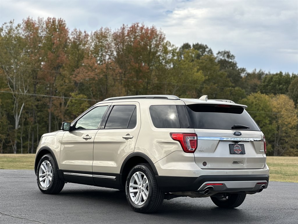 2017 Ford Explorer - $13,995