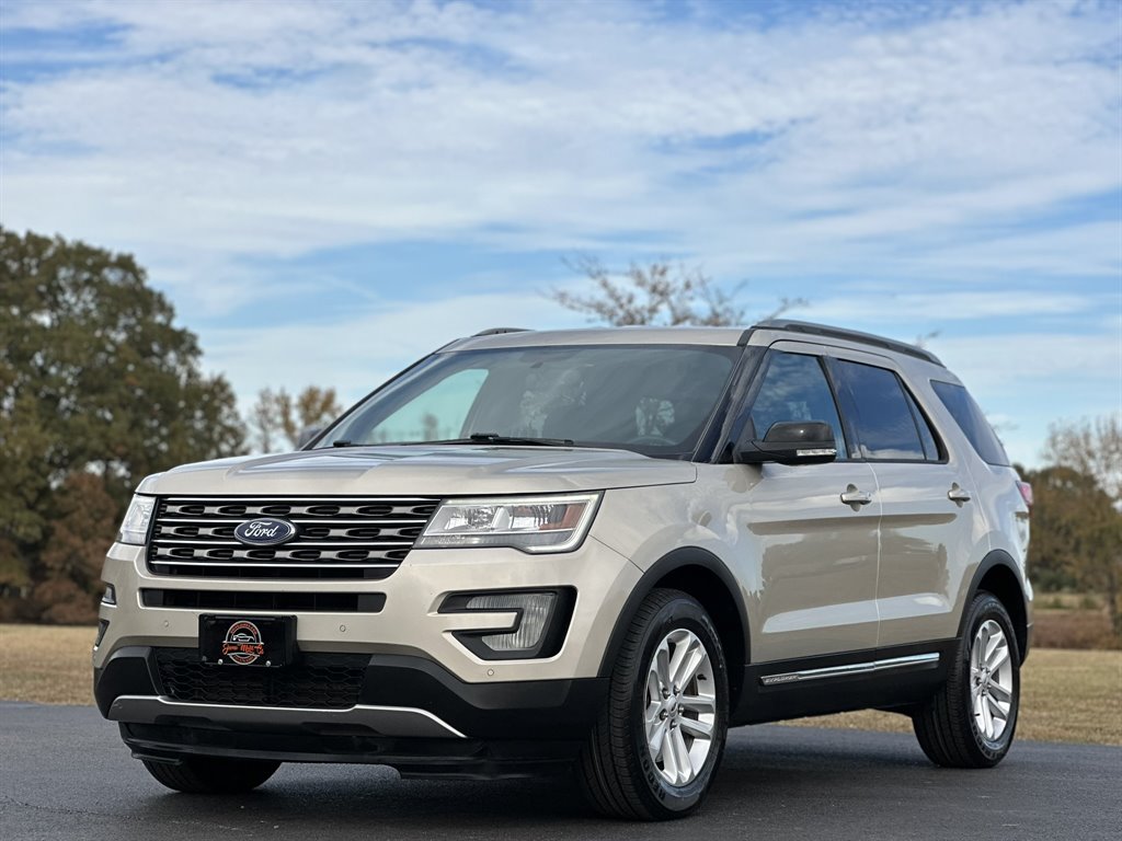 2017 Ford Explorer - $13,995