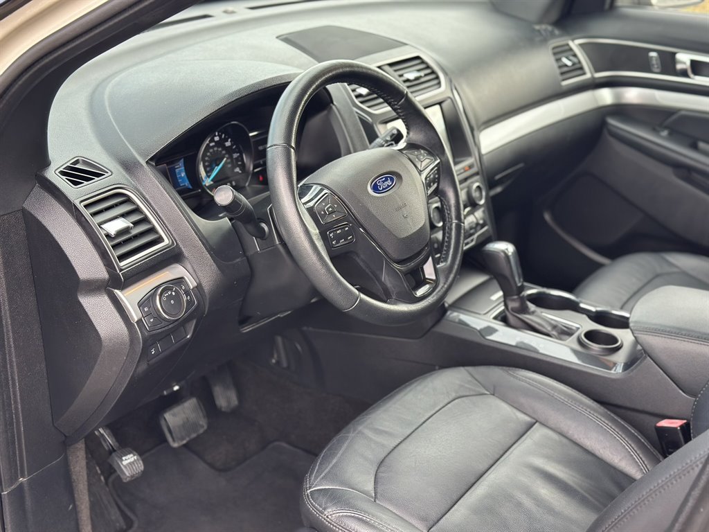 2017 Ford Explorer - $13,995