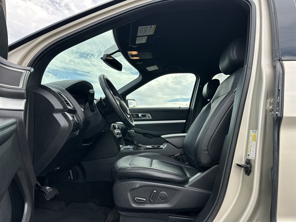 2017 Ford Explorer - $13,995