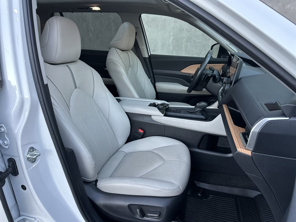 2024 Toyota Highlander - $47,995