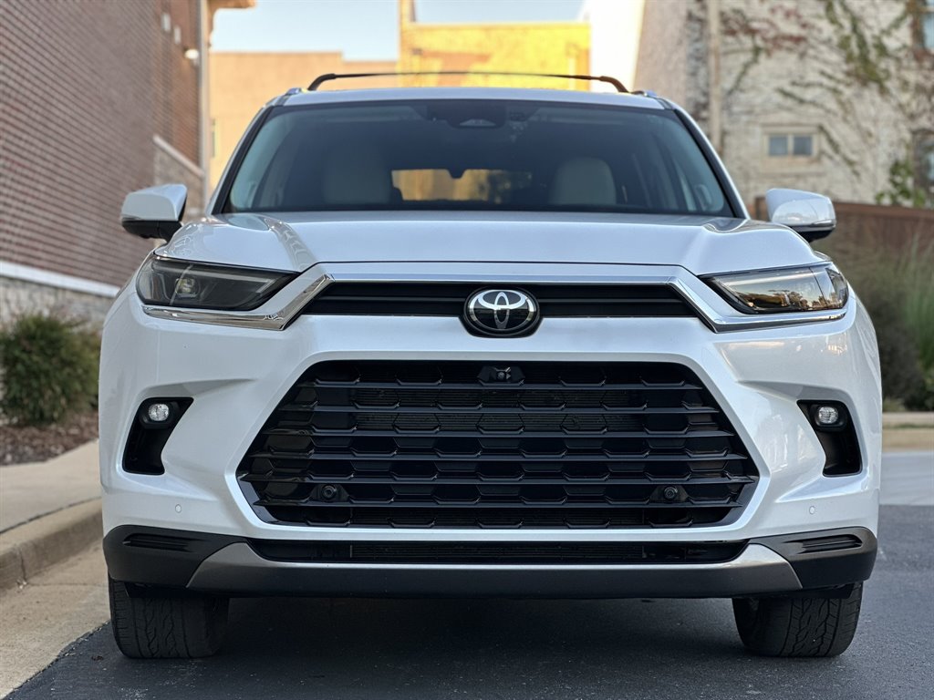 2024 Toyota Highlander - $47,995