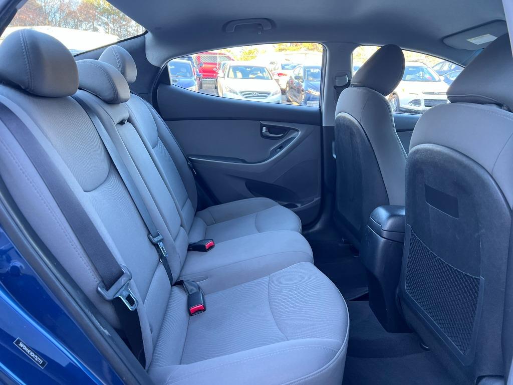 2016 Hyundai Elantra SE photo