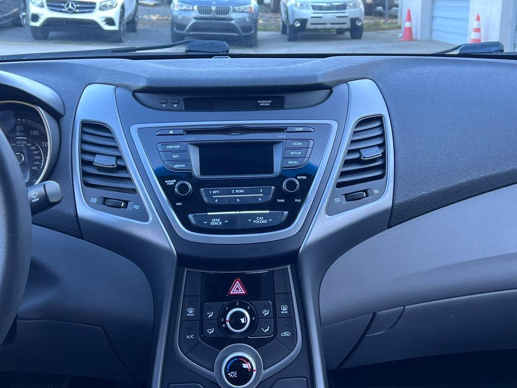2016 Hyundai Elantra SE photo