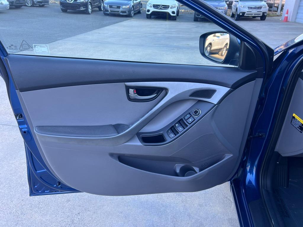 2016 Hyundai Elantra SE photo