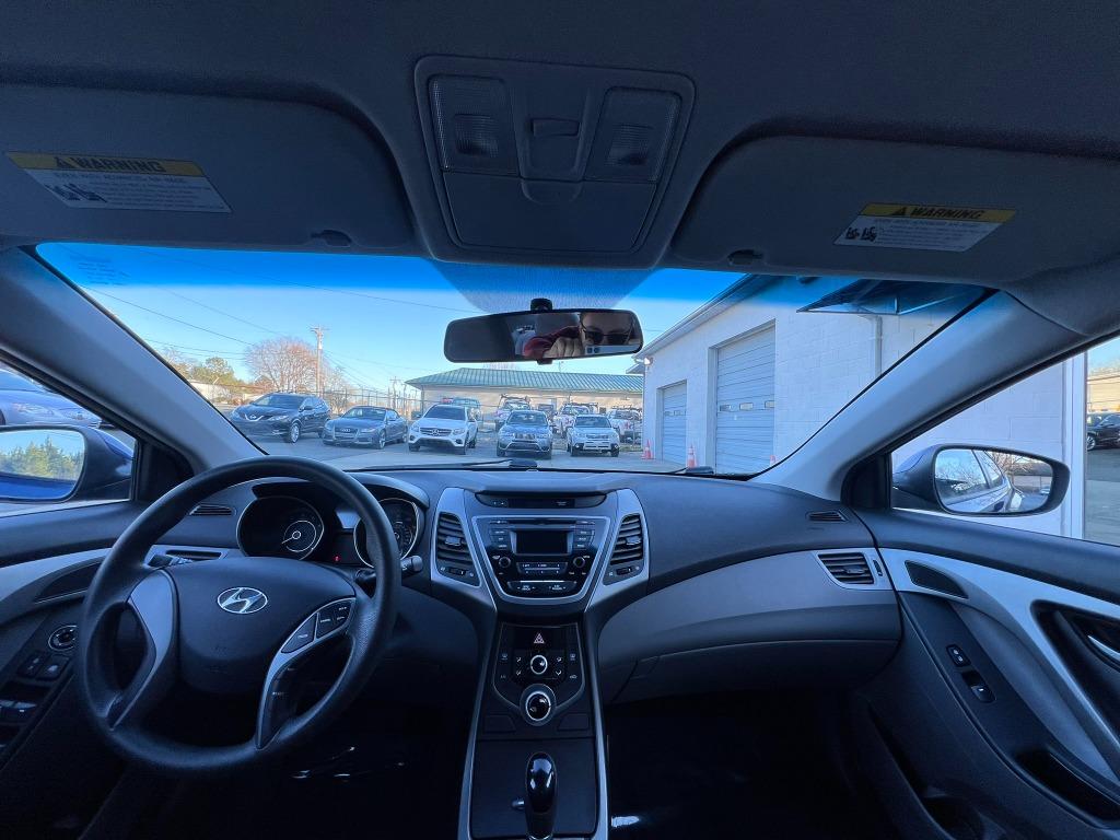 2016 Hyundai Elantra SE photo