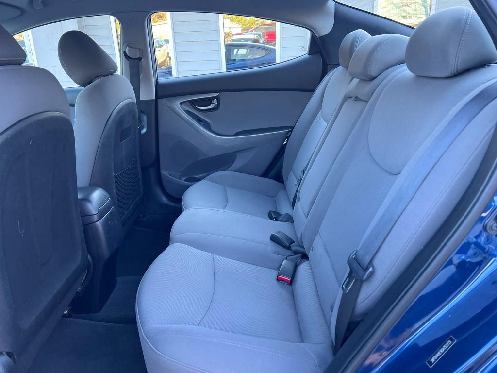 2016 Hyundai Elantra SE photo