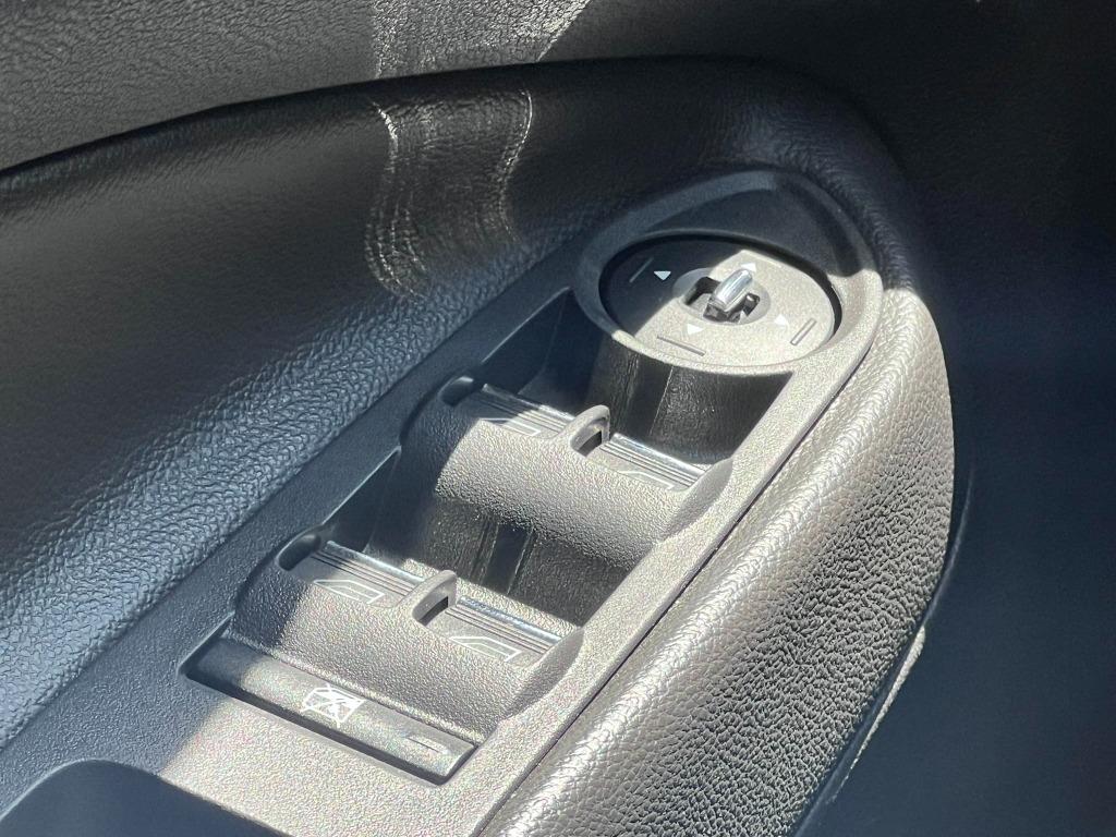 2013 Ford C-Max Hybrid SEL photo