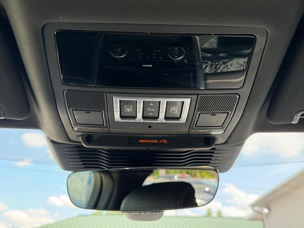 2022 Land Rover Discovery - $15,900