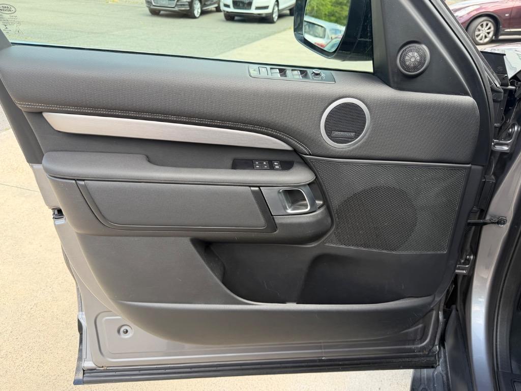 2022 Land Rover Discovery - $15,900