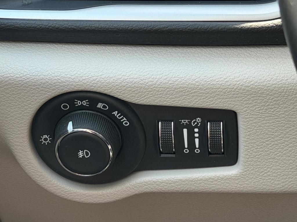 2017 Chrysler Pacifica - $12,700